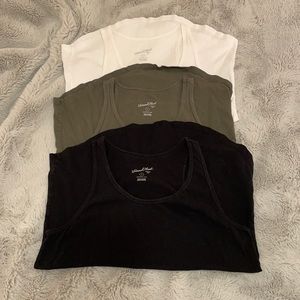 Universal Thread Tank Top Bundle